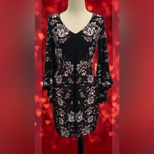 MSK NWOT ♥️ Valentine’s Day ♥️ Red & Black Bell Sleeve Sheath Dress
